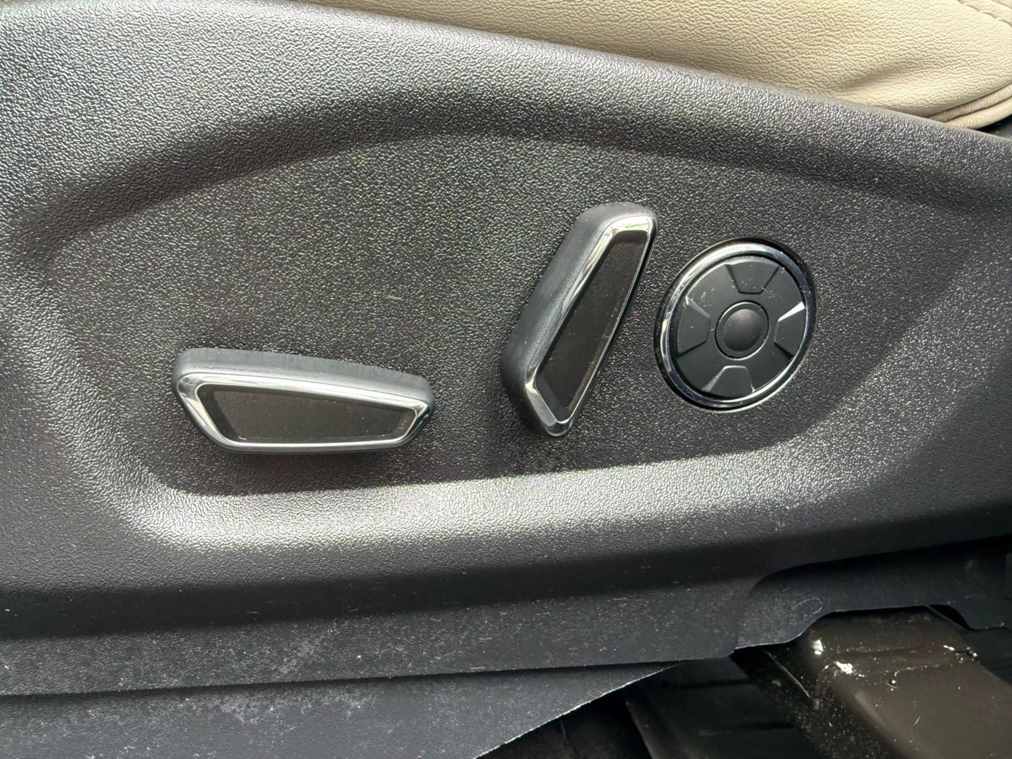 2017 Ford Explorer - Image 20