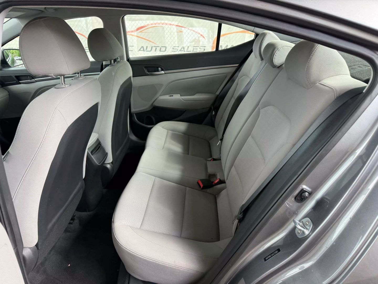 2018 Hyundai Elantra - Image 18