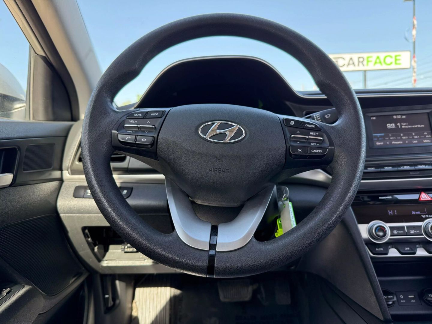 2020 Hyundai Elantra - Image 28