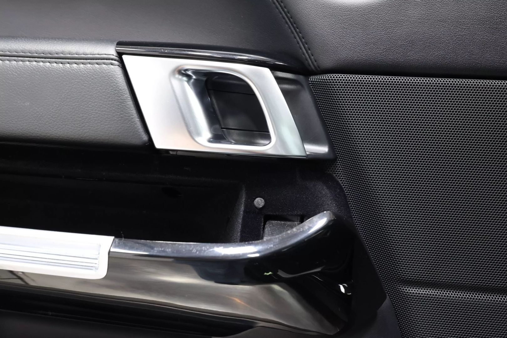 2016 Land Rover Range Rover - Image 14