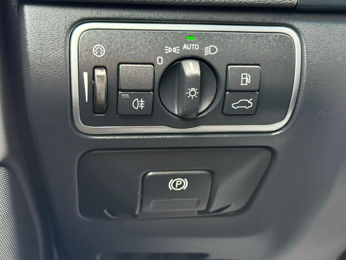 2016 Volvo S60 - Image 42