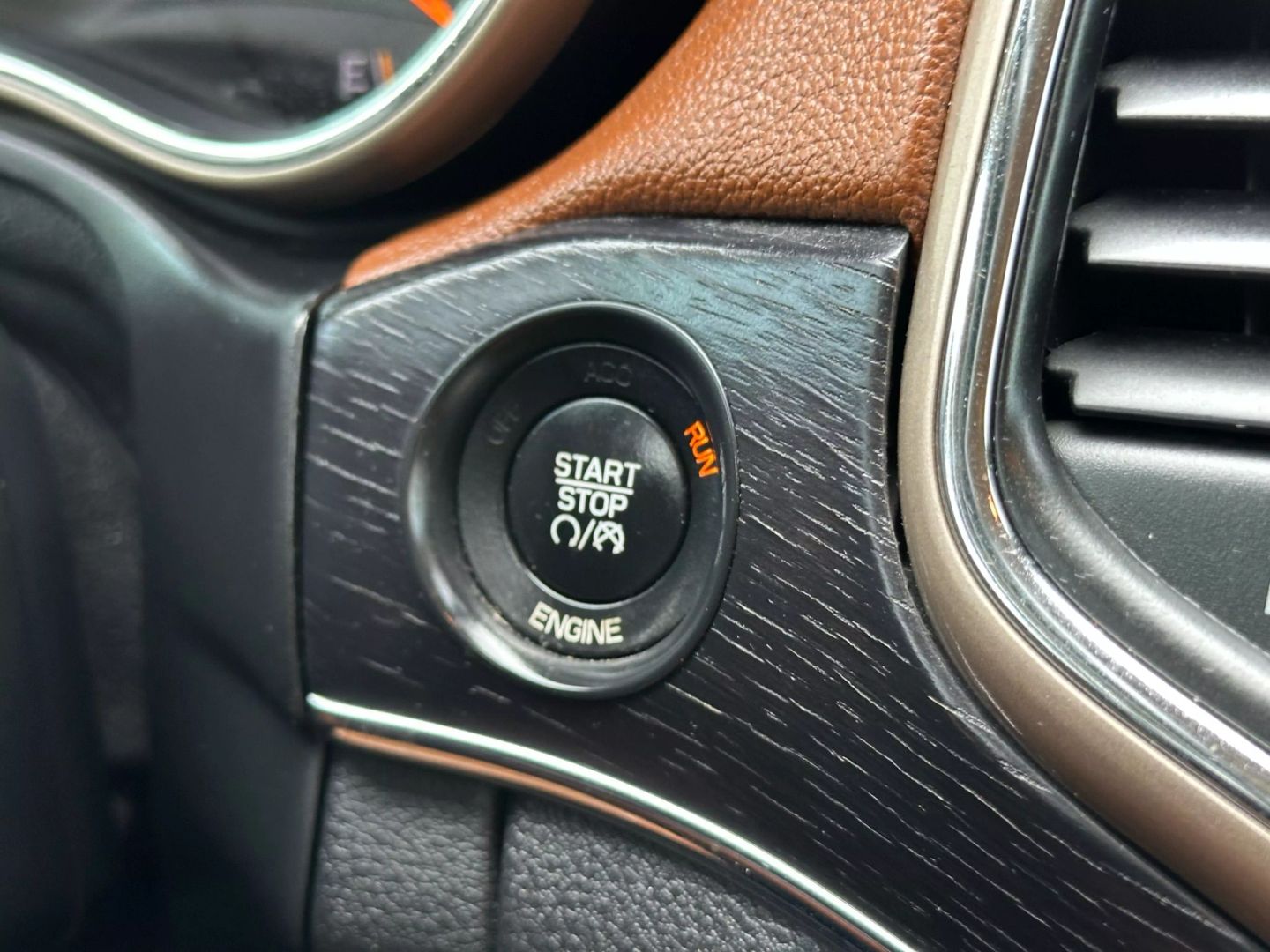 2015 Jeep Grand Cherokee - Image 60