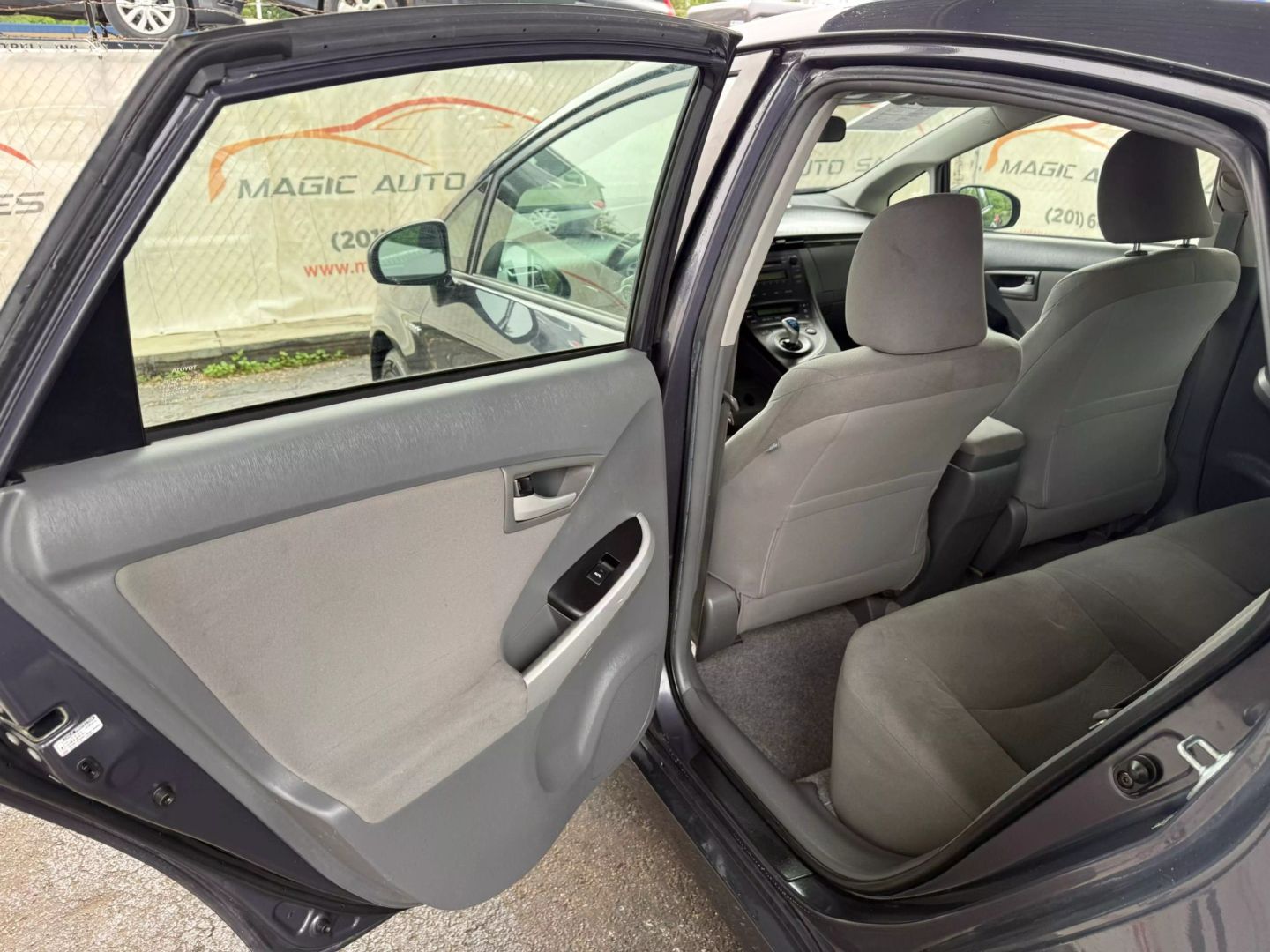 2010 Toyota Prius - Image 17