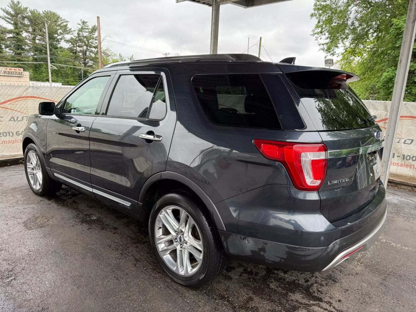 2017 Ford Explorer - Image 12