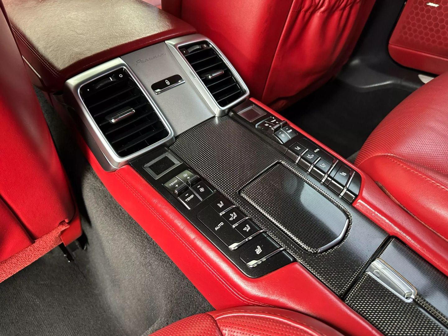 2014 Porsche Panamera - Image 40