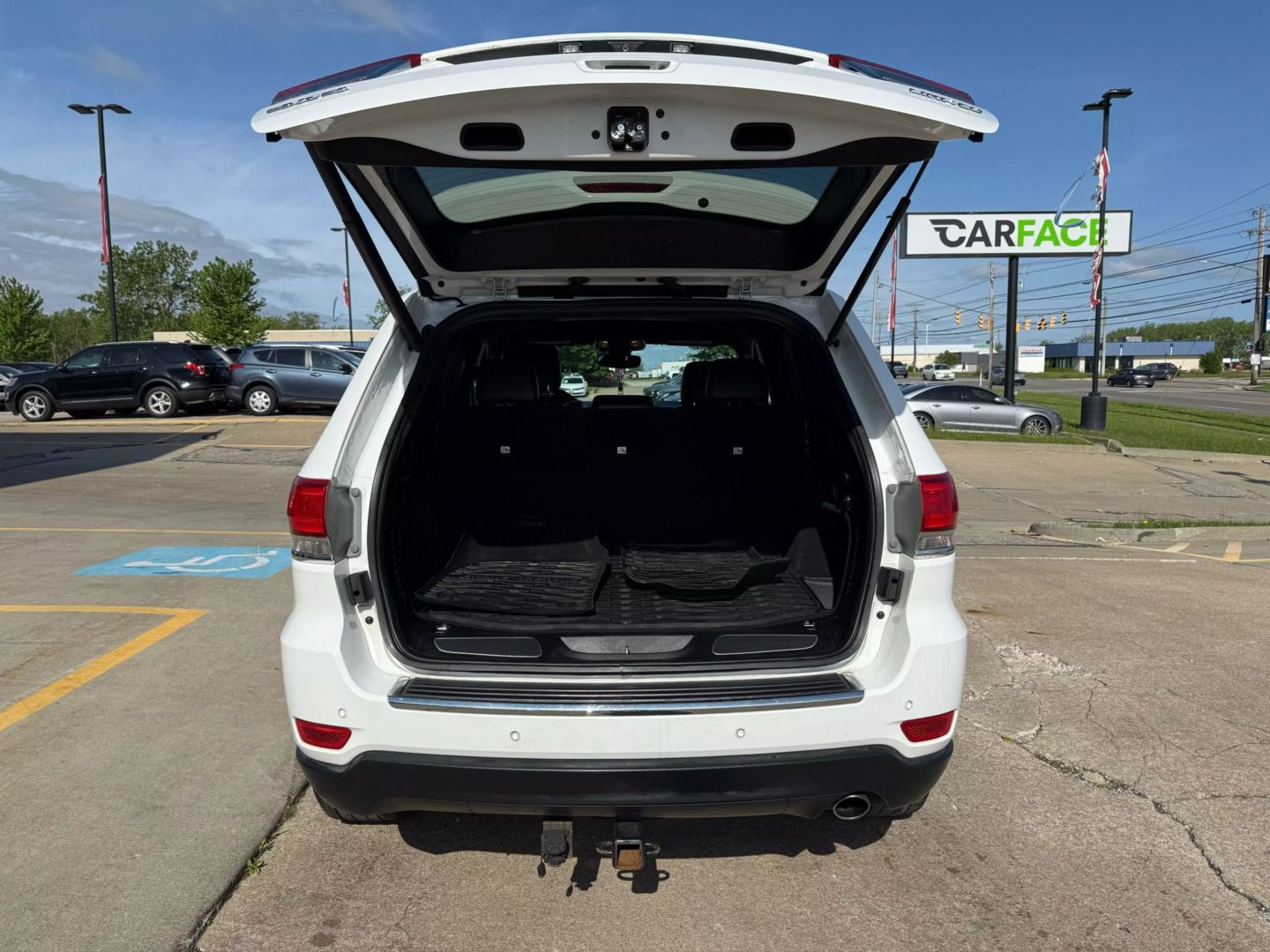 2017 Jeep Grand Cherokee - Image 12