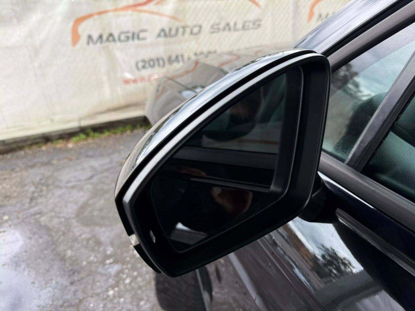 2018 Volkswagen Tiguan - Image 34