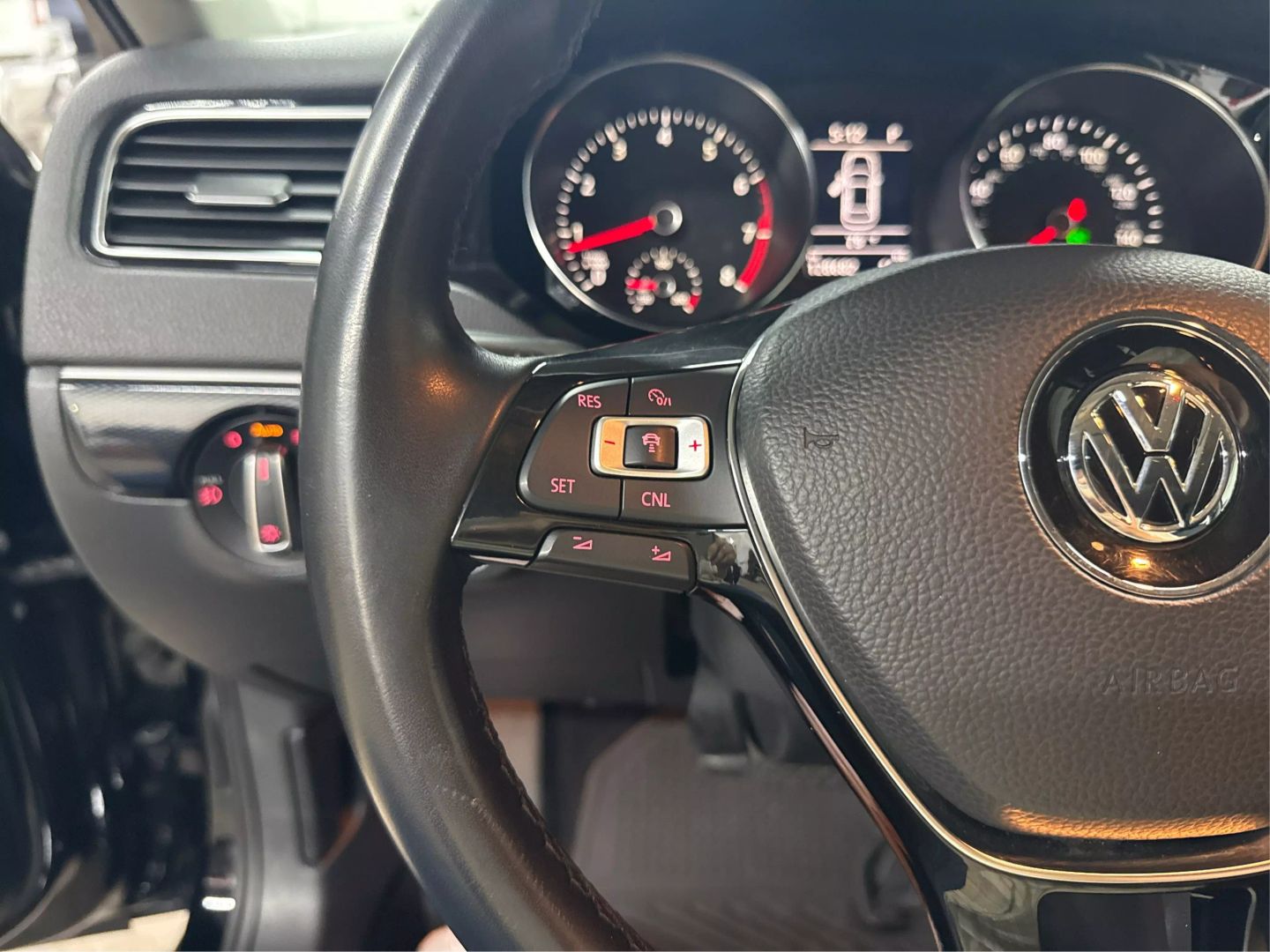 2016 Volkswagen Jetta - Image 25