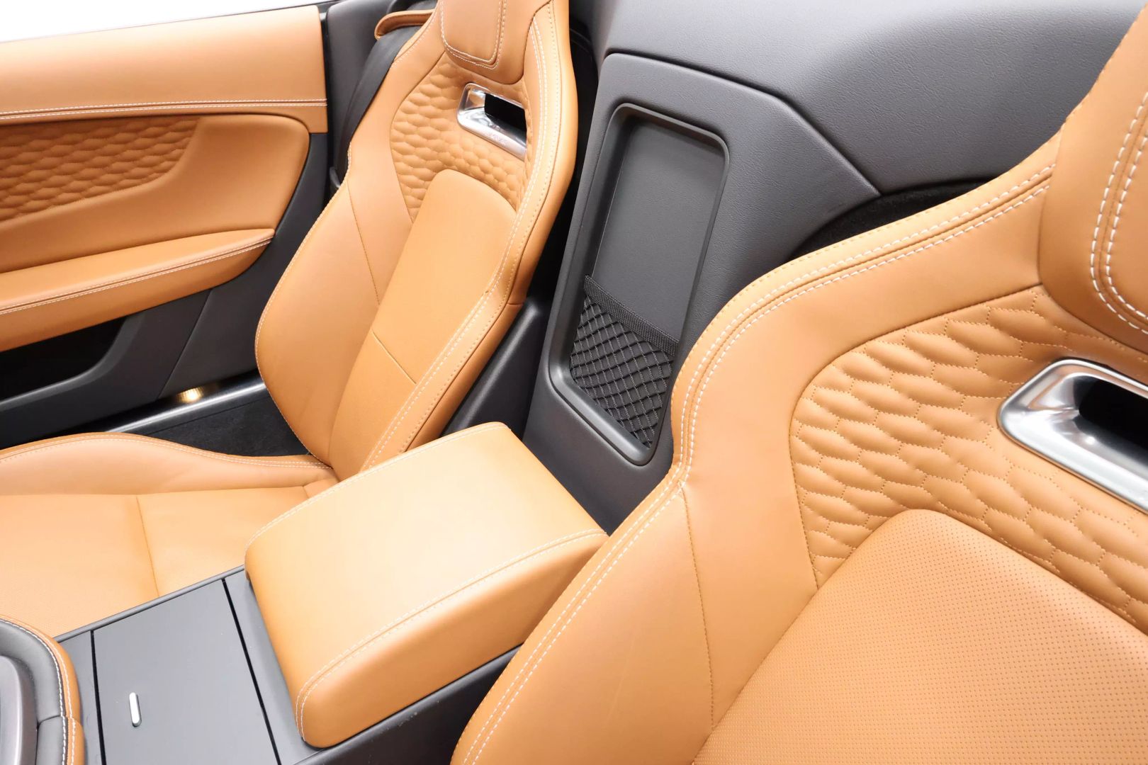 2024 Jaguar F-type - Image 19