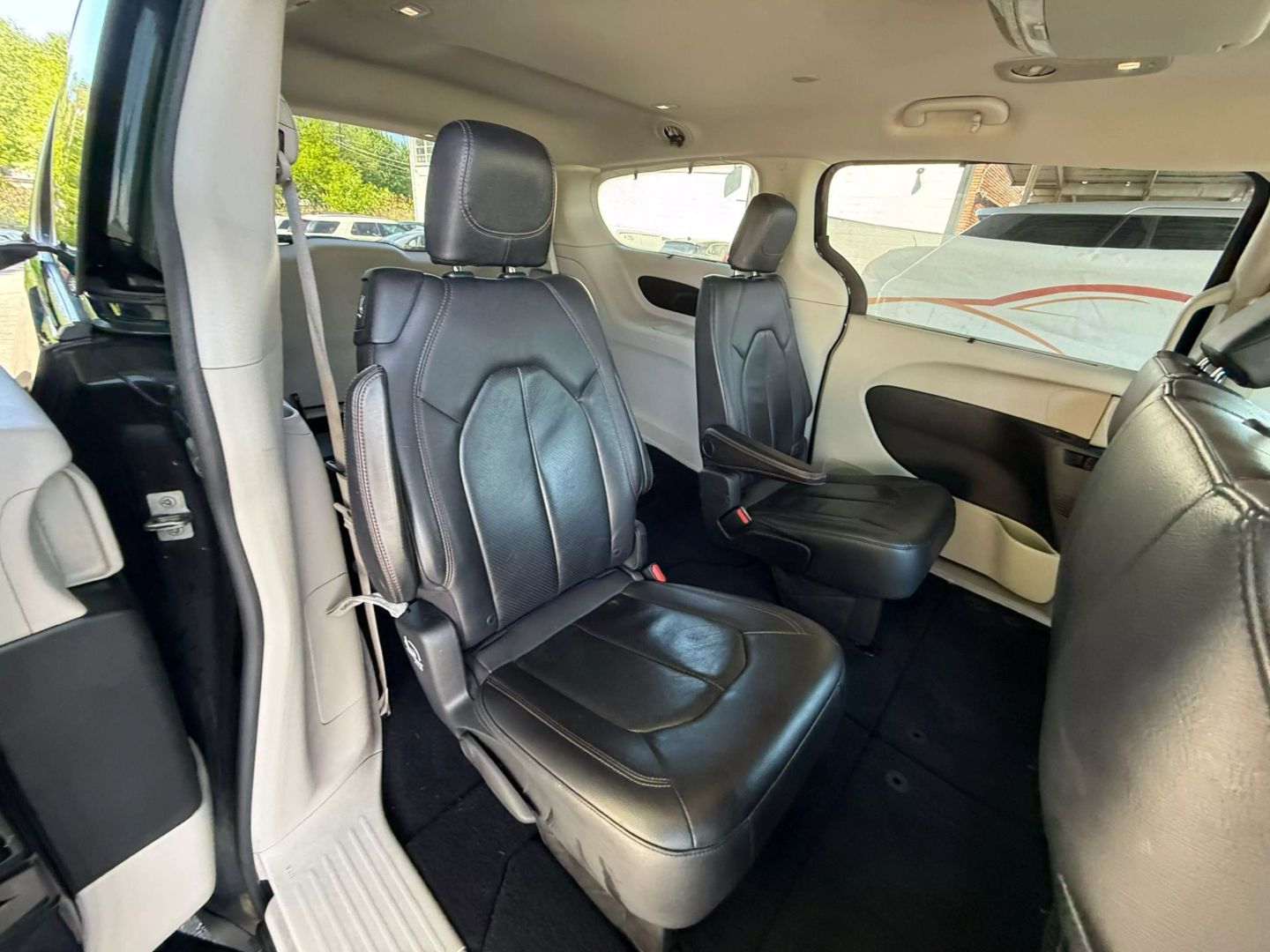 2018 Chrysler Pacifica - Image 23