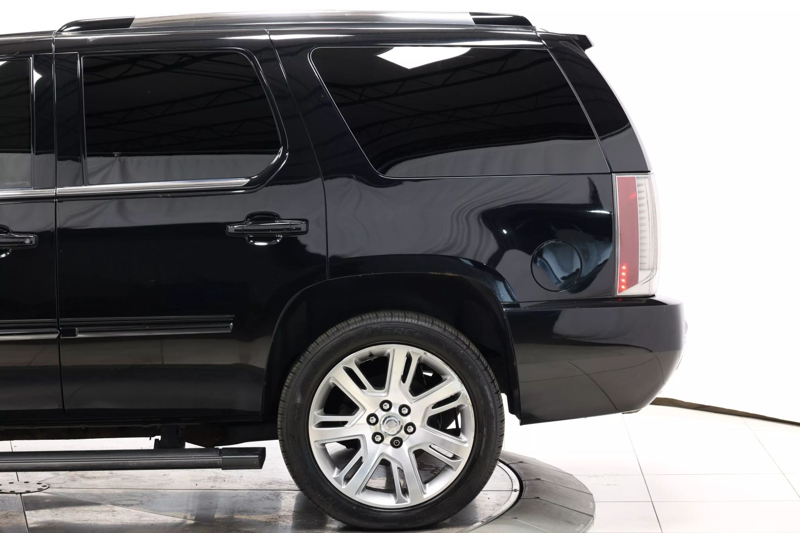 2012 Cadillac Escalade - Image 8