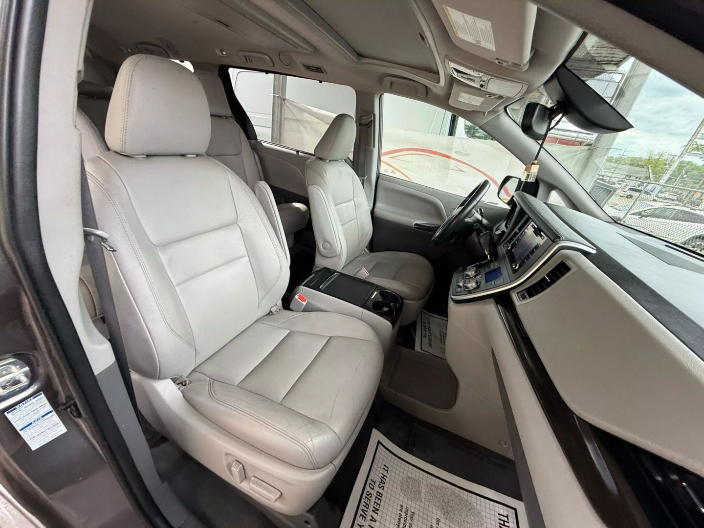 2020 Toyota Sienna - Image 23