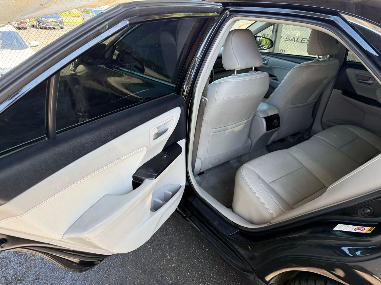 2015 Toyota Camry - Image 17