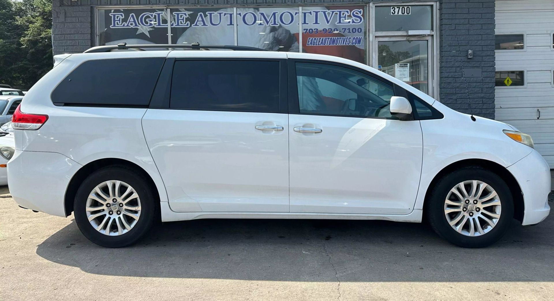 Used 2013 Toyota Sienna XLE with VIN 5TDYK3DC3DS283516 for sale in Arlington, VA