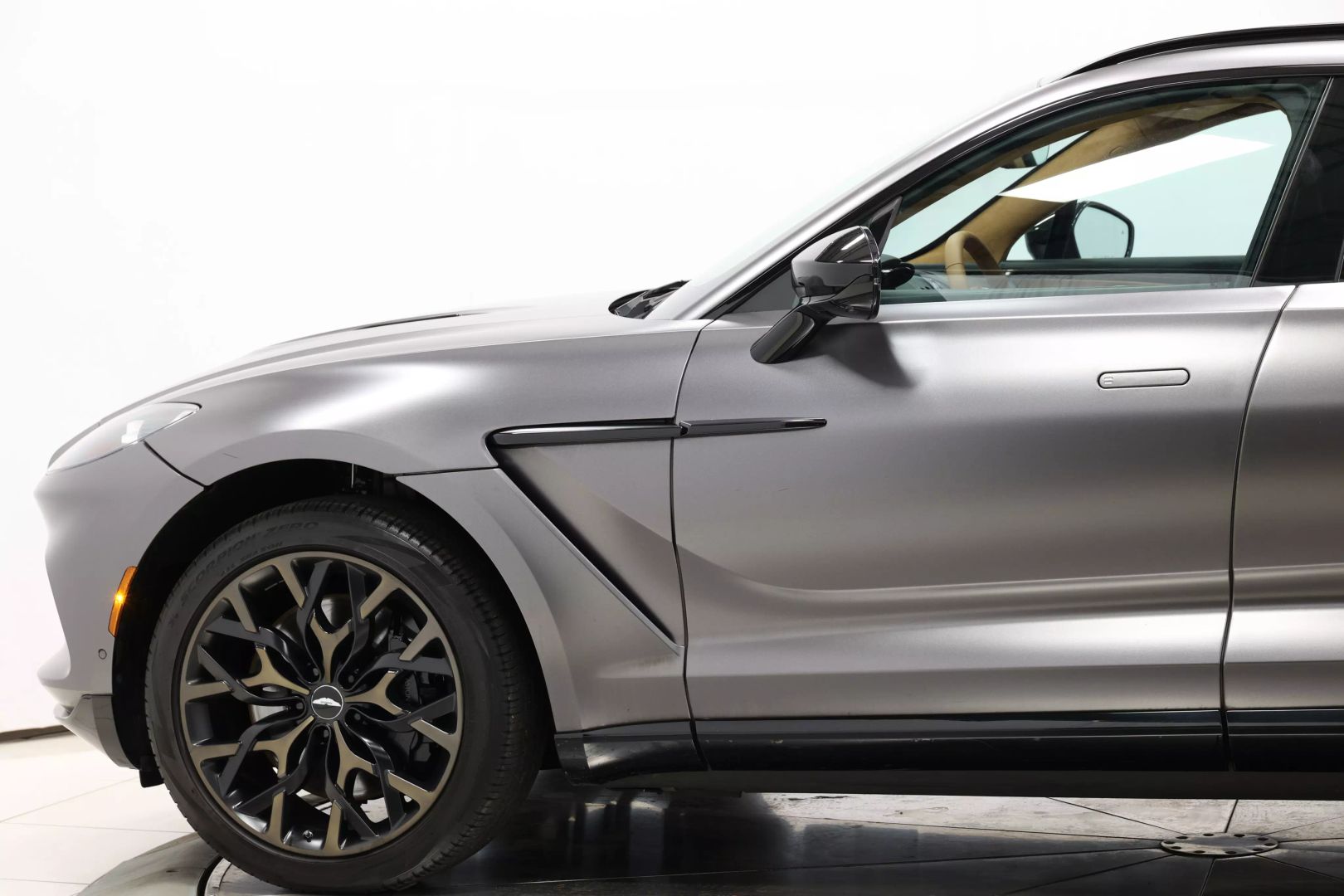 2021 Aston Martin Dbx - Image 7