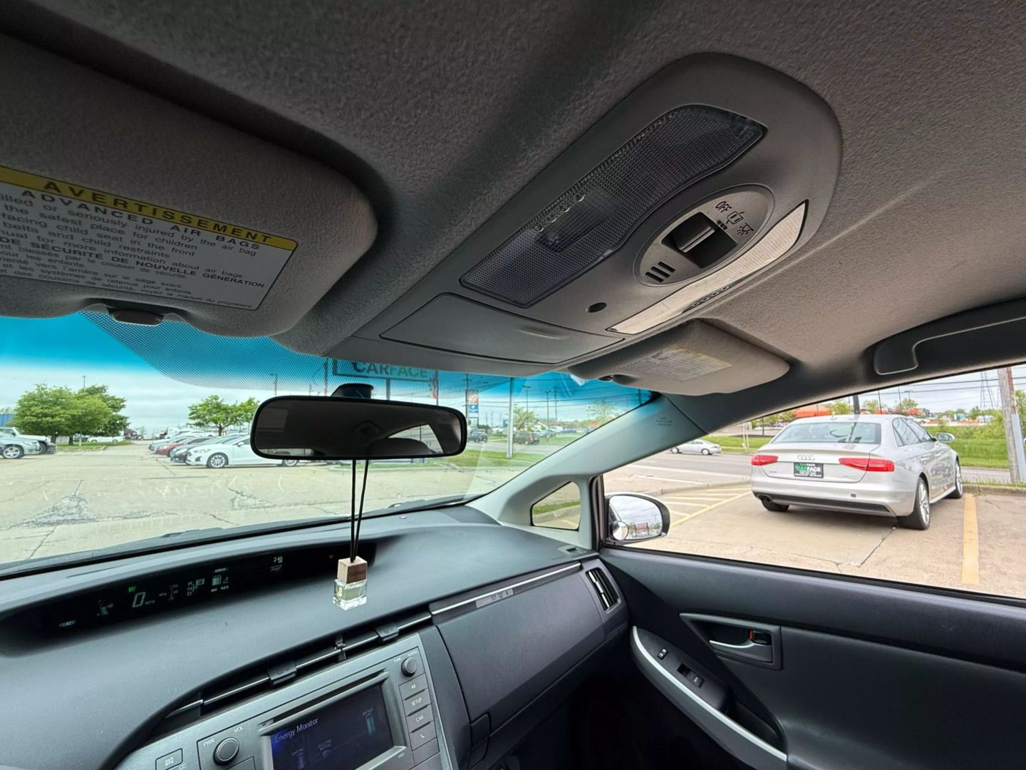 2015 Toyota Prius - Image 40