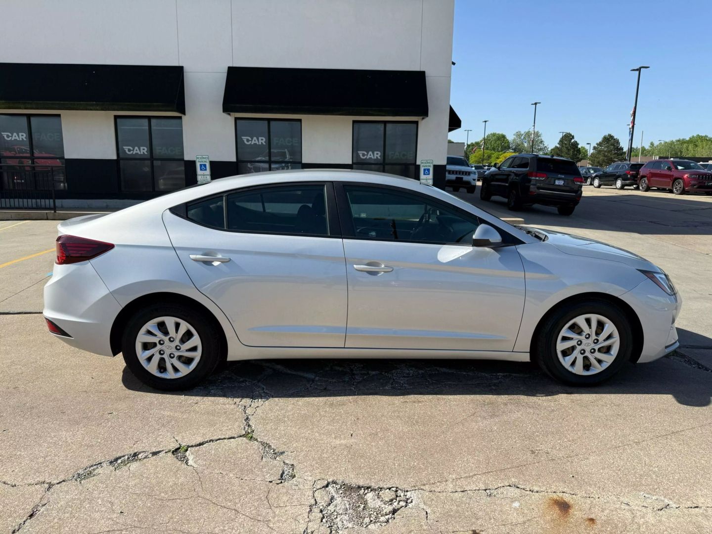 2020 Hyundai Elantra - Image 16
