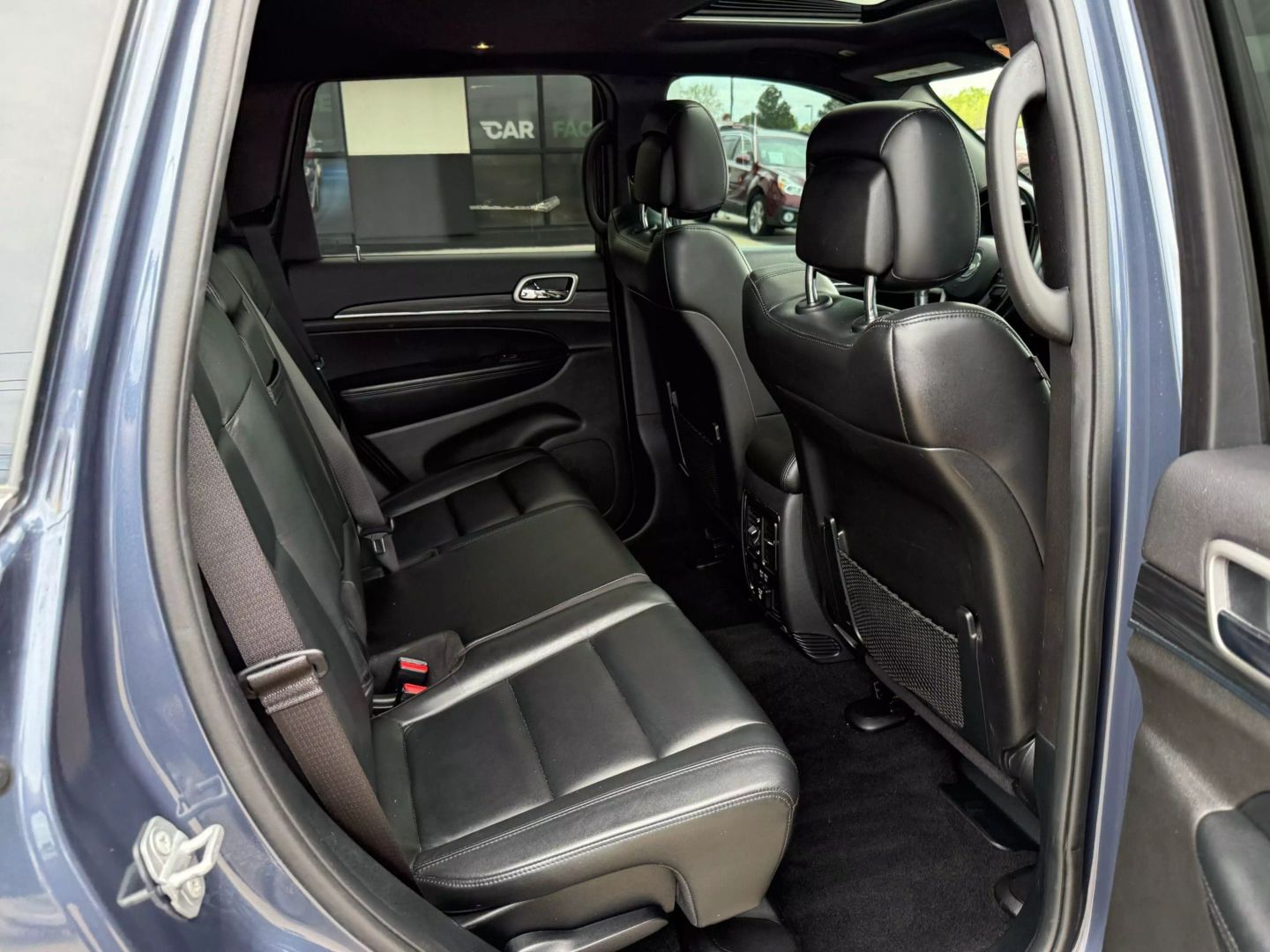 2020 Jeep Grand Cherokee - Image 24