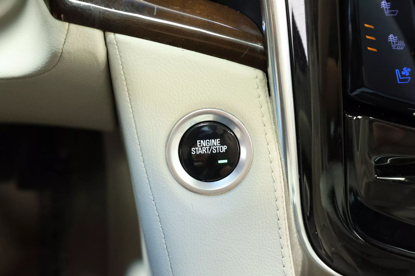 2017 Cadillac Escalade - Image 31