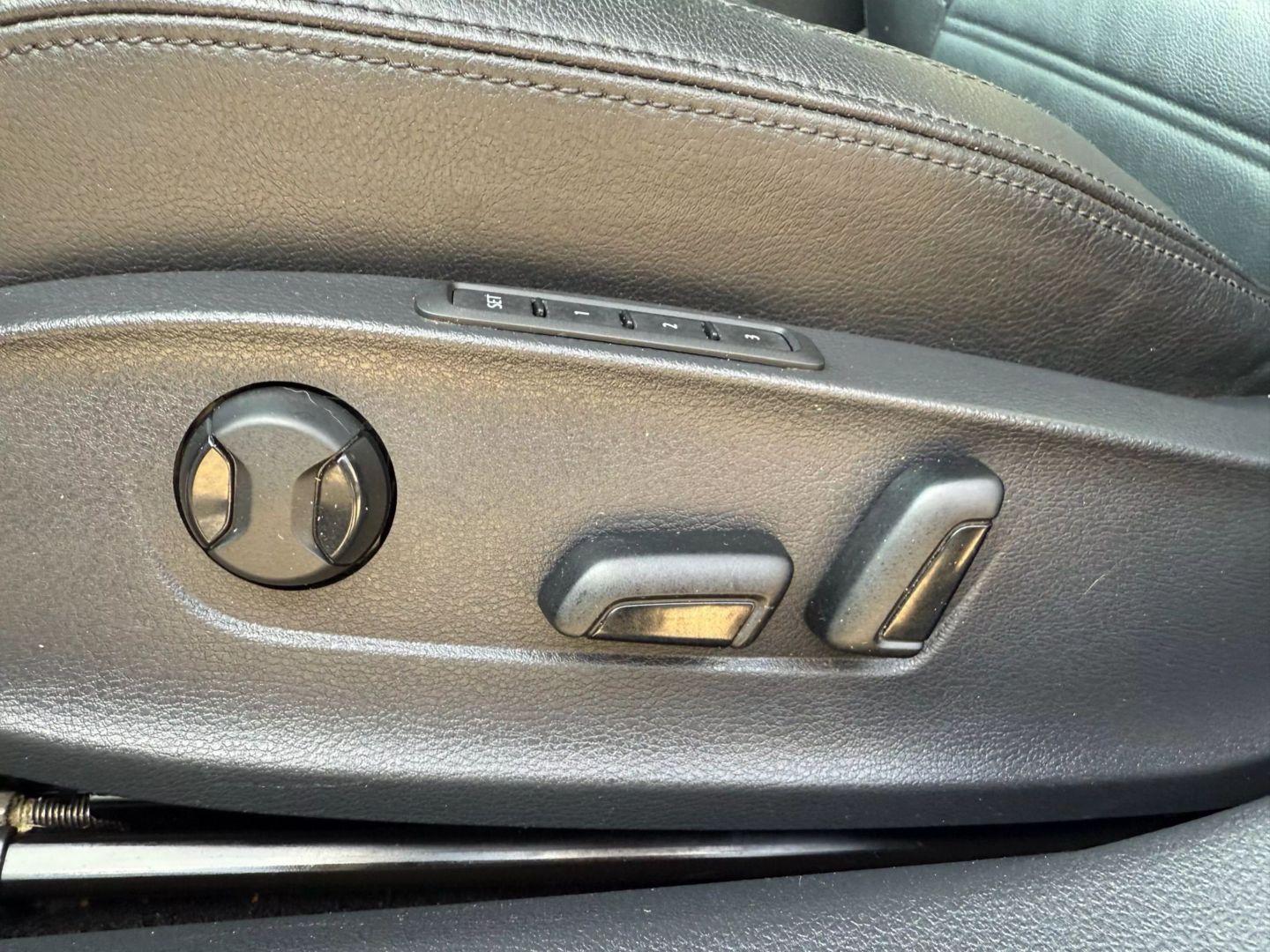 2017 Volkswagen Passat - Image 18