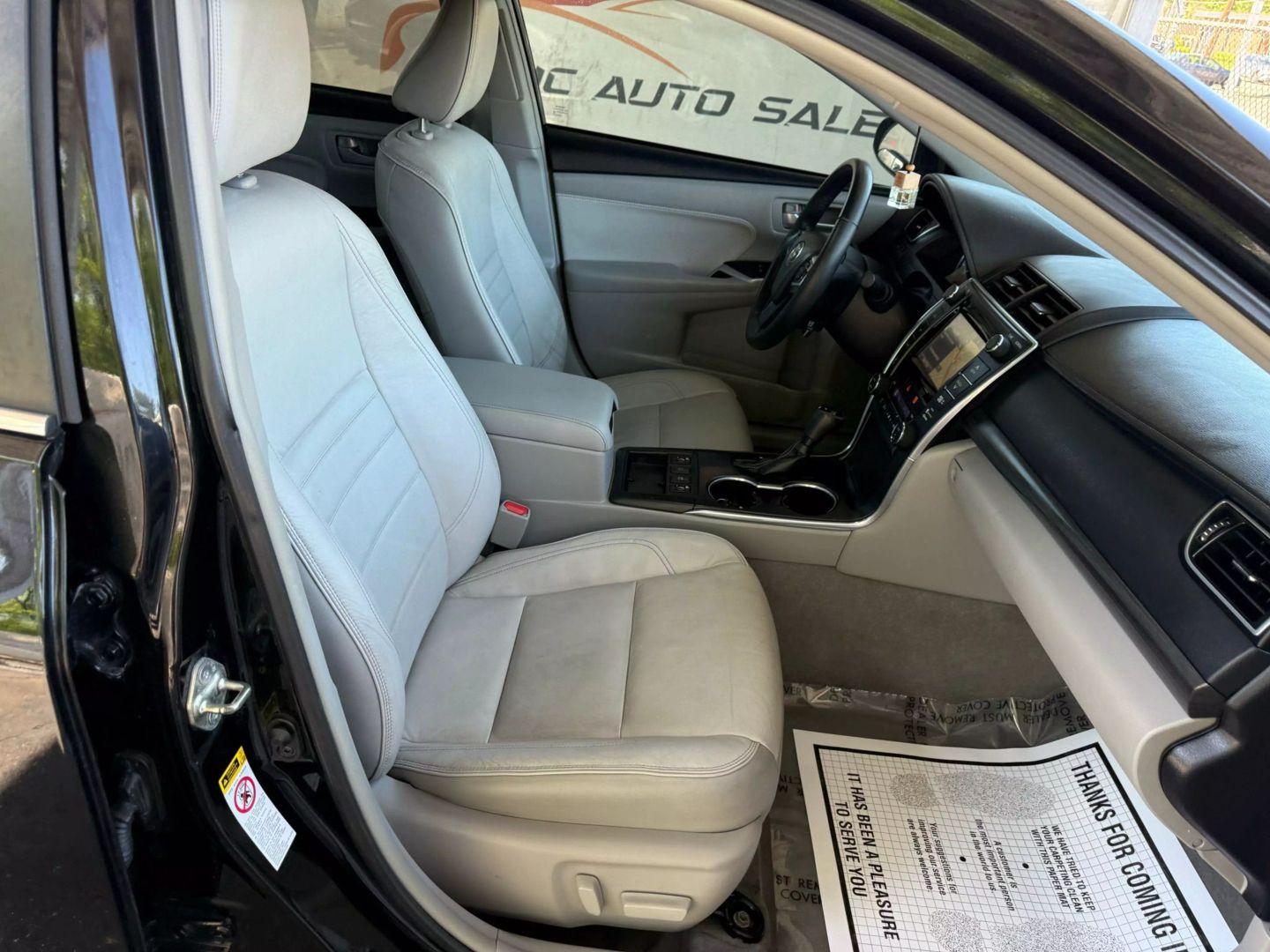 2015 Toyota Camry - Image 25