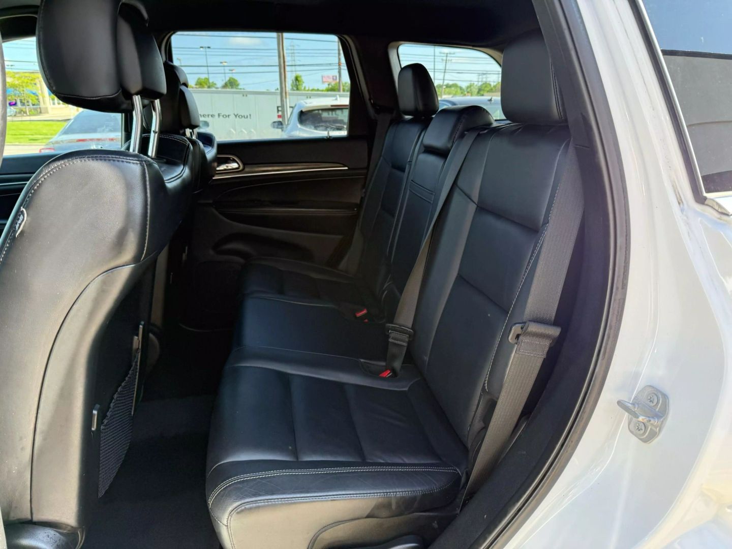 2017 Jeep Grand Cherokee - Image 22