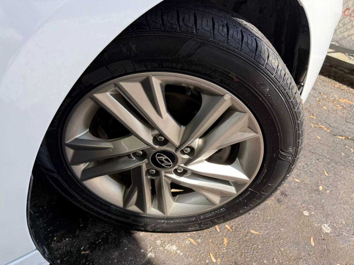 2019 Hyundai Elantra - Image 46