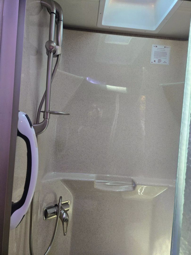 2016 Newmar Ventana Le - Image 22