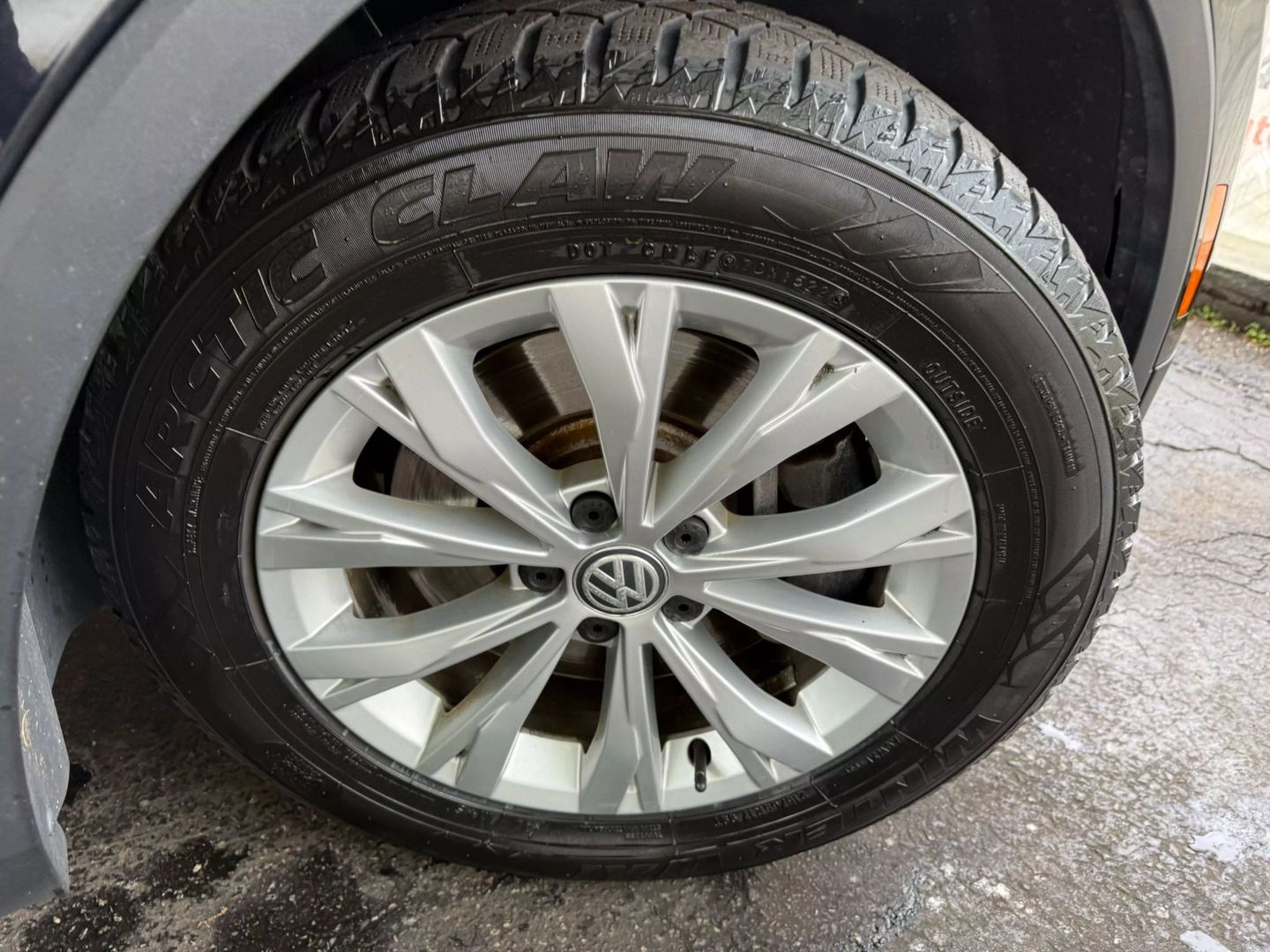 2018 Volkswagen Tiguan - Image 46