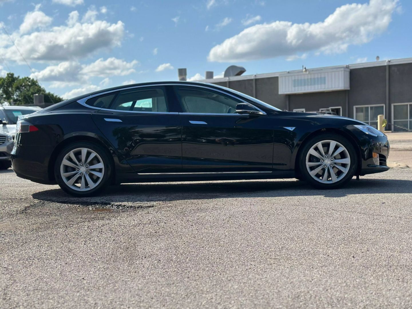 2014 Tesla Model S - Image 12