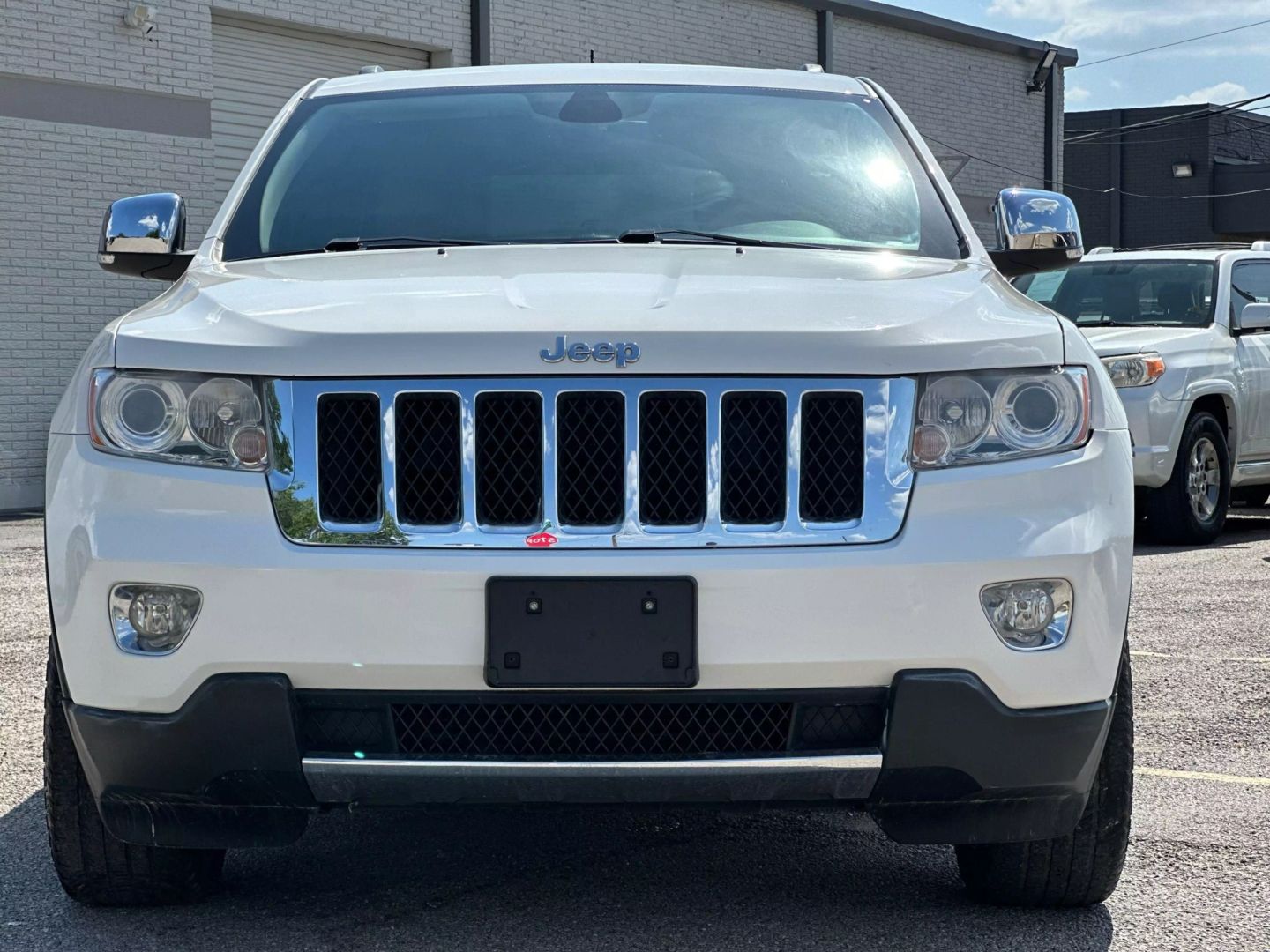 2011 Jeep Grand Cherokee - Image 11
