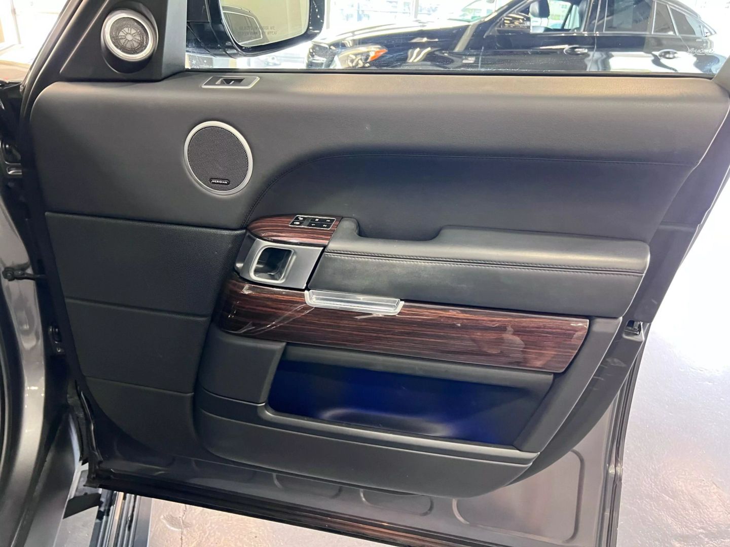 2015 Land Rover Range Rover Hse Sport Utility 4d - Image 31