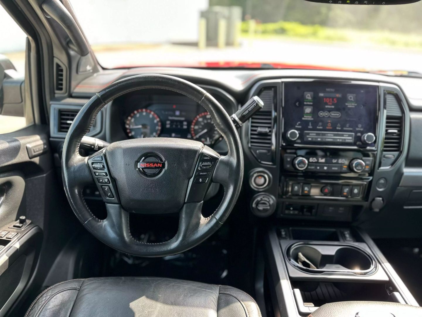 2020 NISSAN TITAN CREW CAB PICKUP V8, 5.6 LITER PRO-4X PICKUP 4D 5 1/2 FT