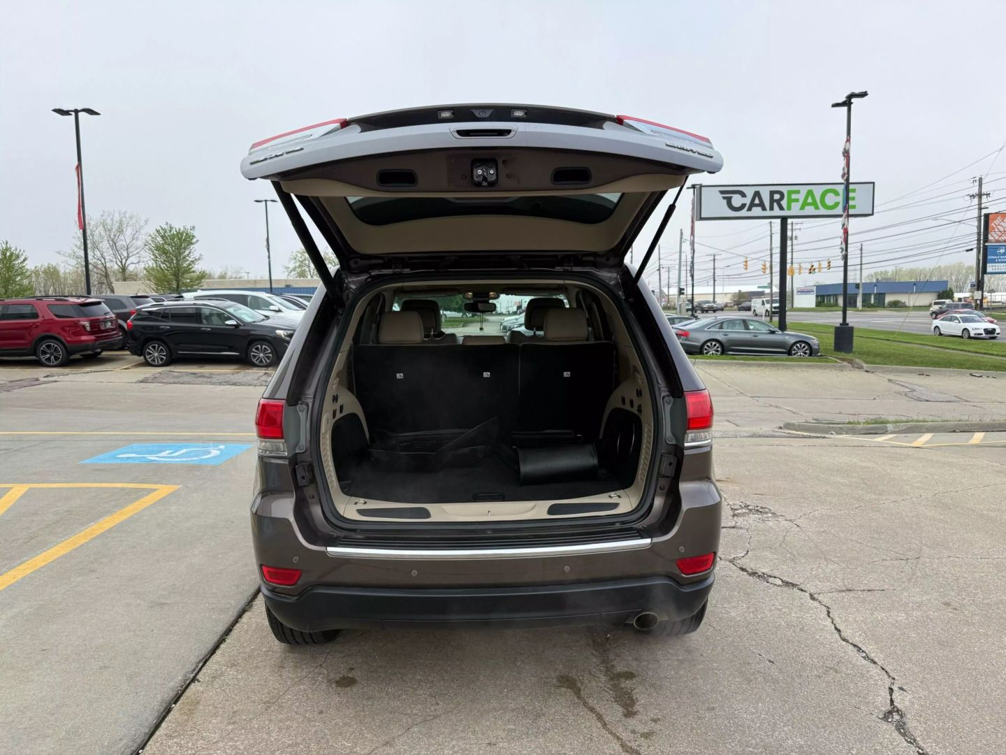 2018 Jeep Grand Cherokee - Image 11