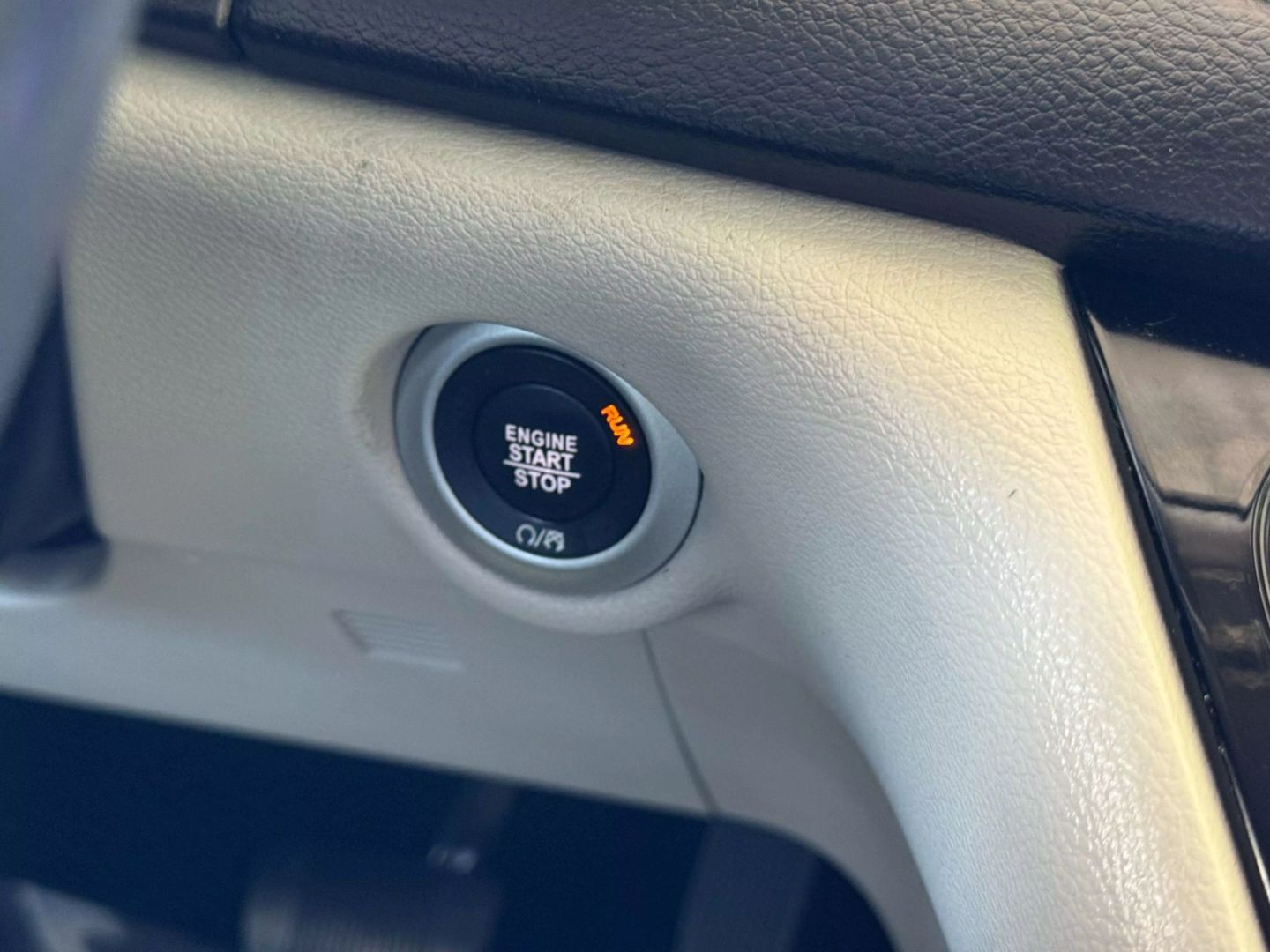 2018 Chrysler Pacifica - Image 29