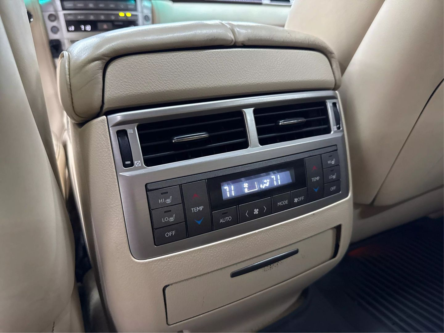 2013 Lexus Lx - Image 33