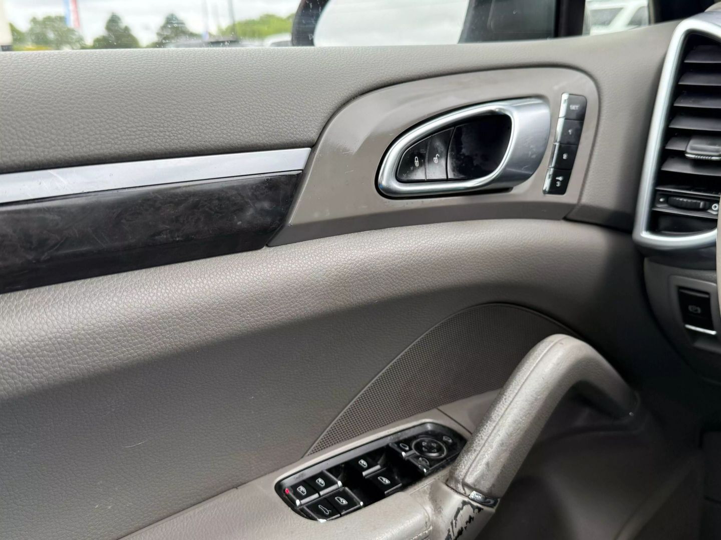 2013 Porsche Cayenne - Image 48