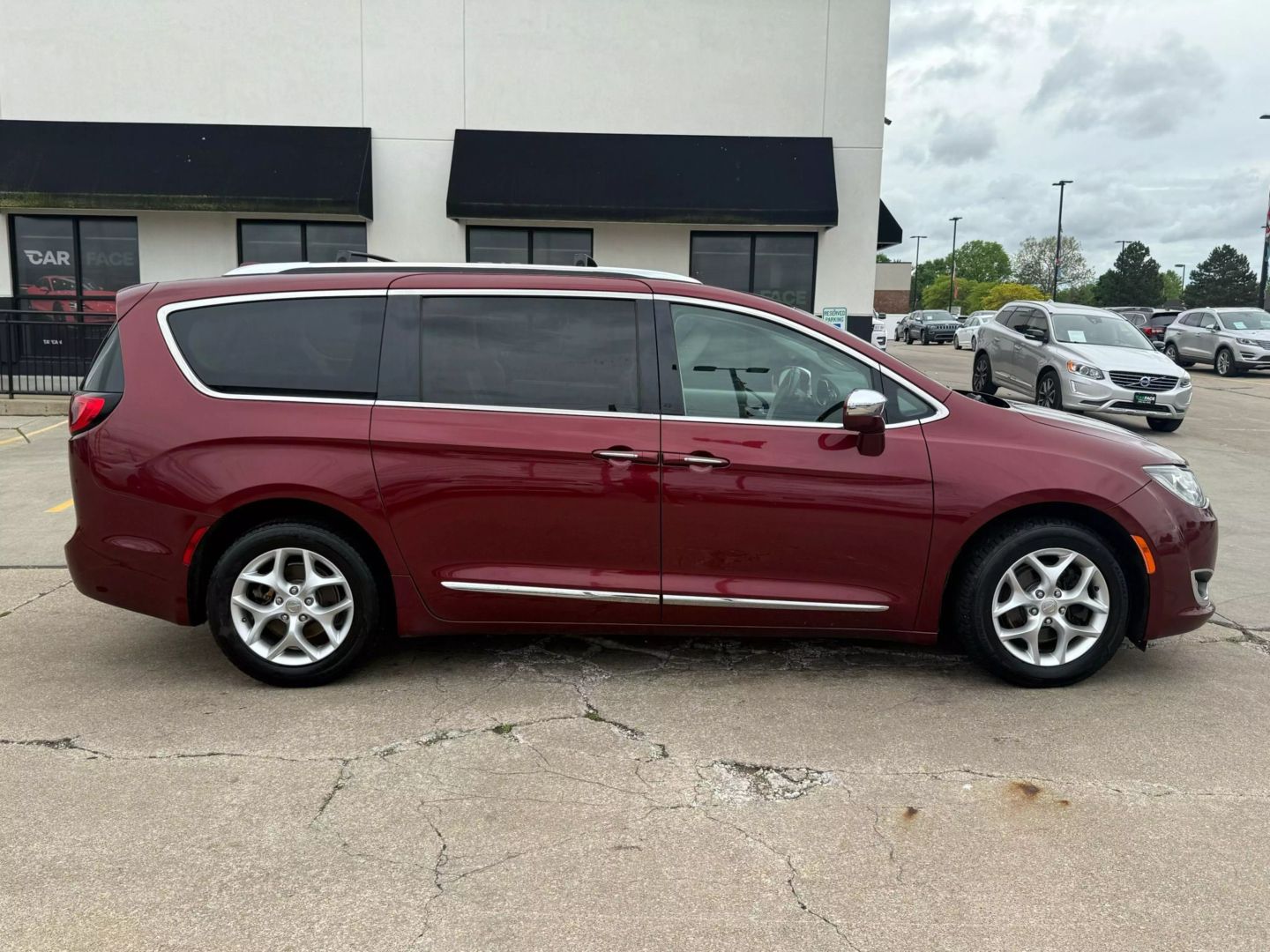 2020 Chrysler Pacifica - Image 16