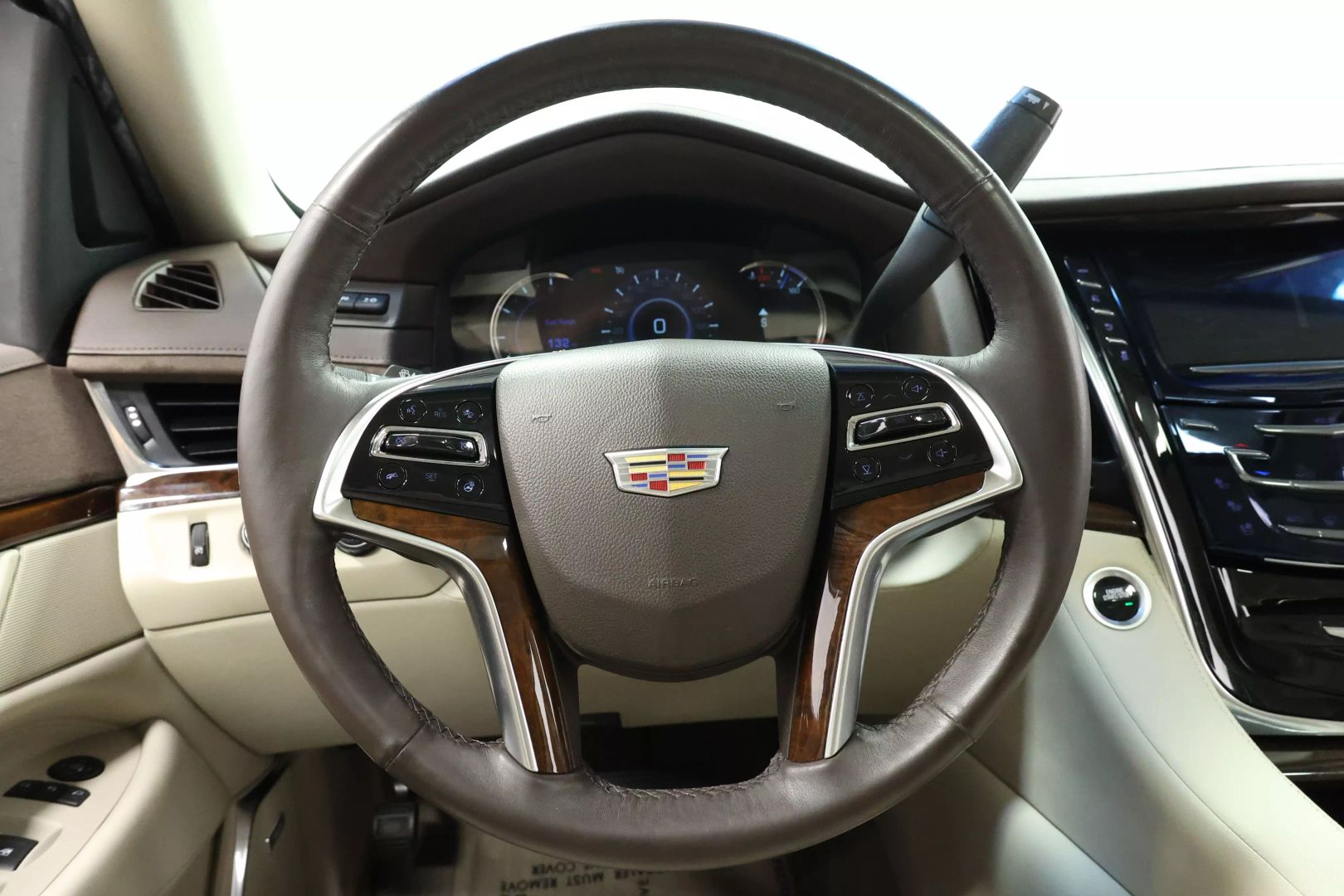 2017 Cadillac Escalade - Image 23