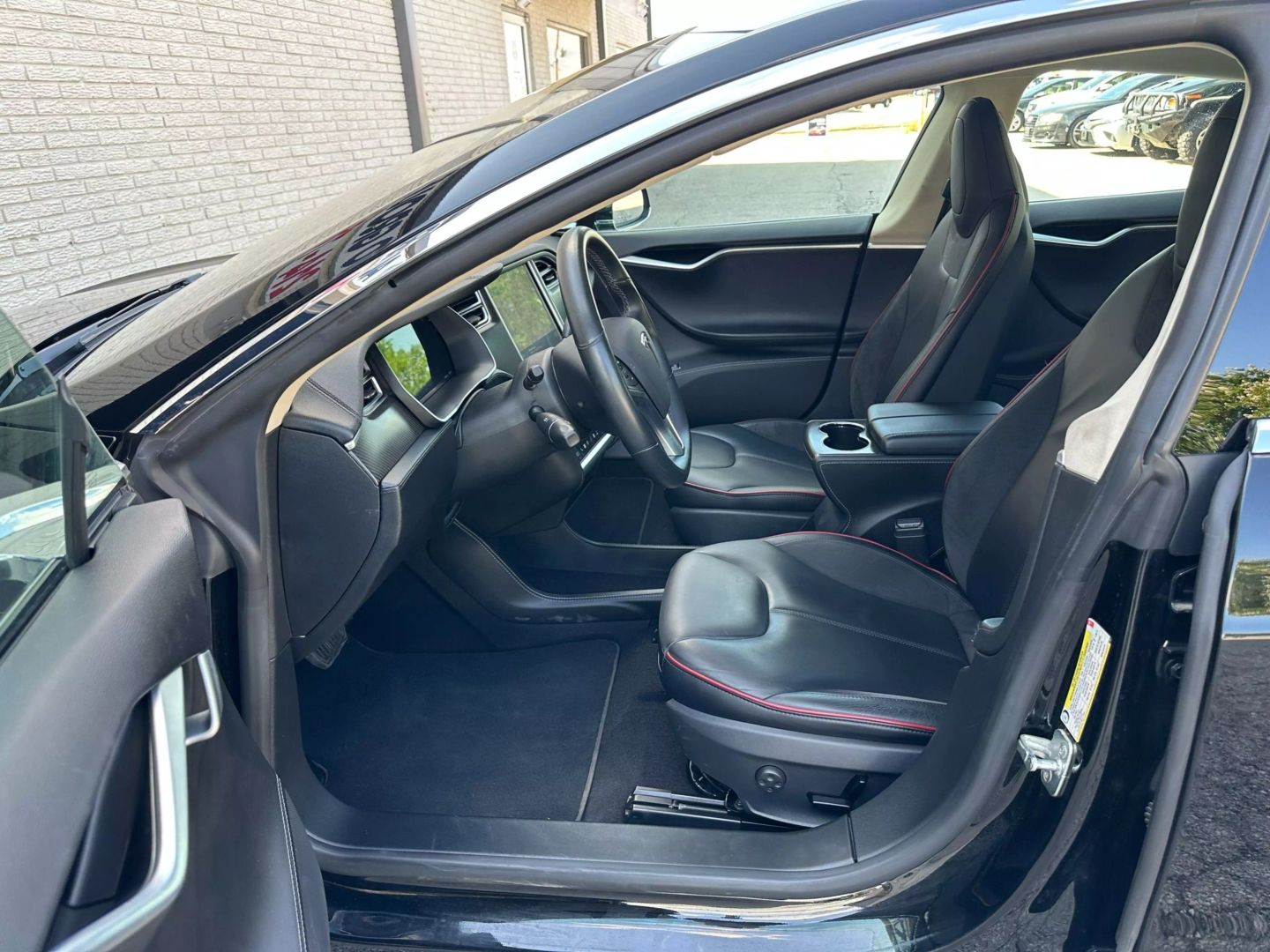 2014 Tesla Model S - Image 18