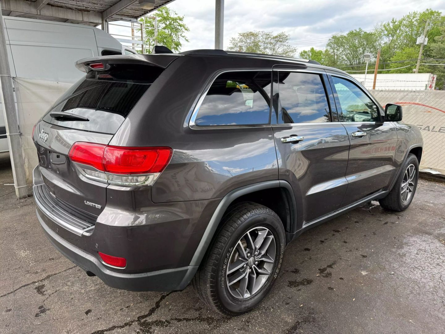 2017 Jeep Grand Cherokee - Image 12