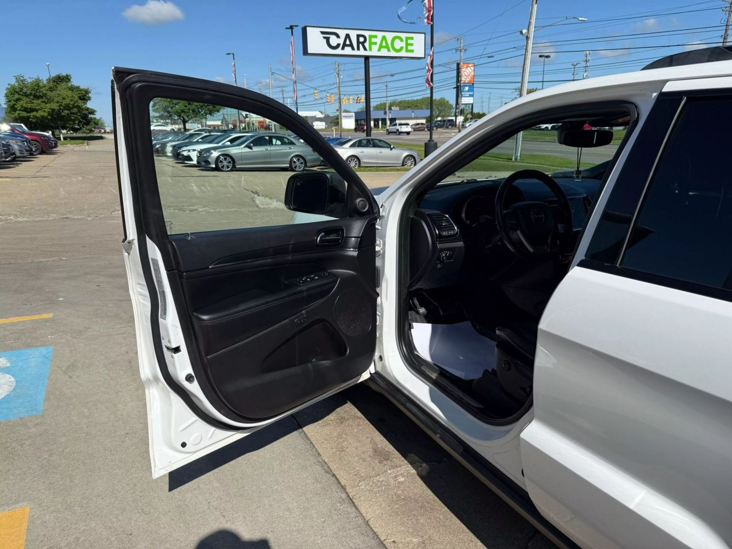 2020 Jeep Grand Cherokee - Image 18