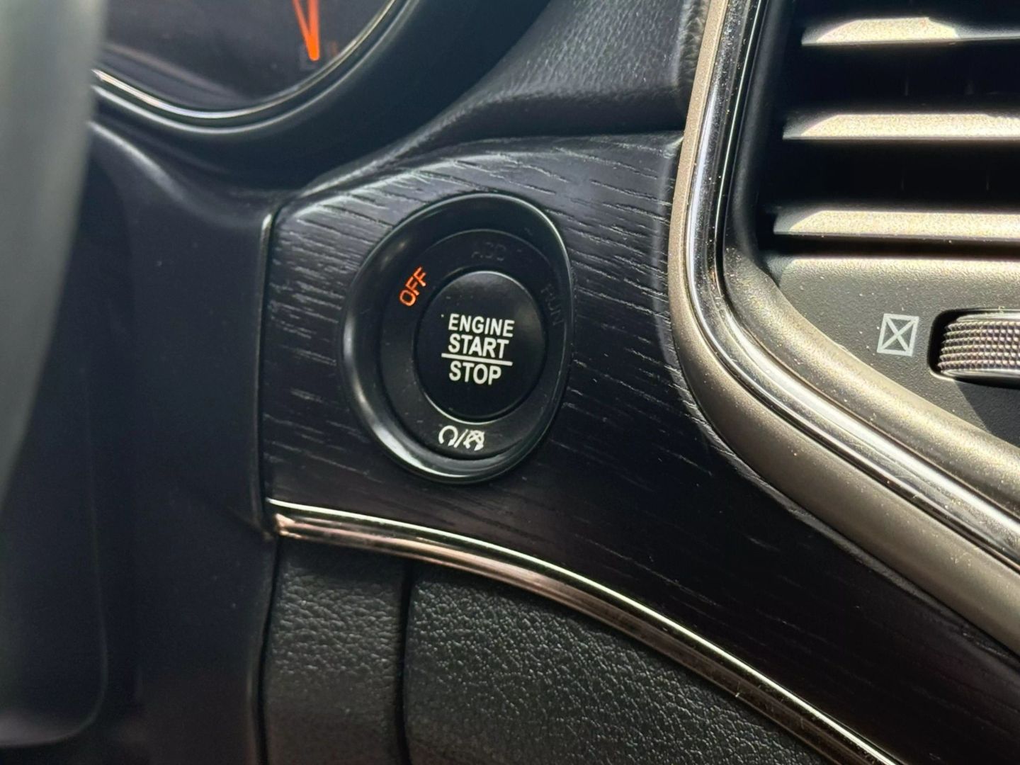 2018 Jeep Grand Cherokee - Image 31