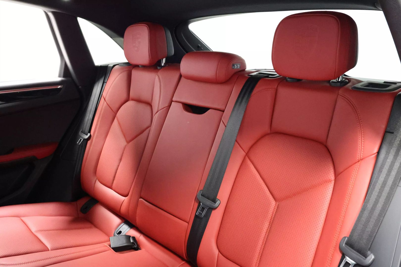 2021 Porsche Macan - Image 49