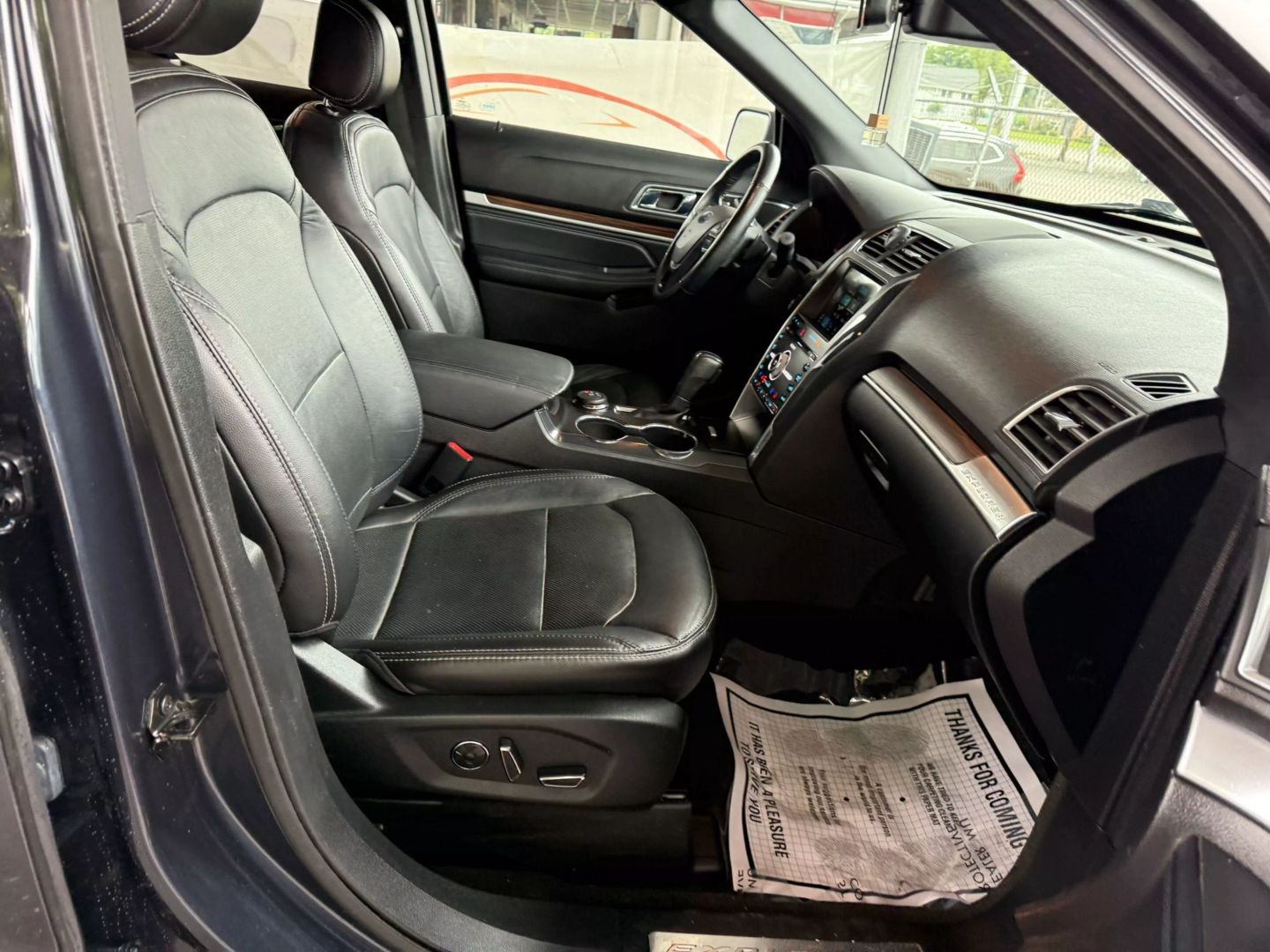 2017 Ford Explorer - Image 28