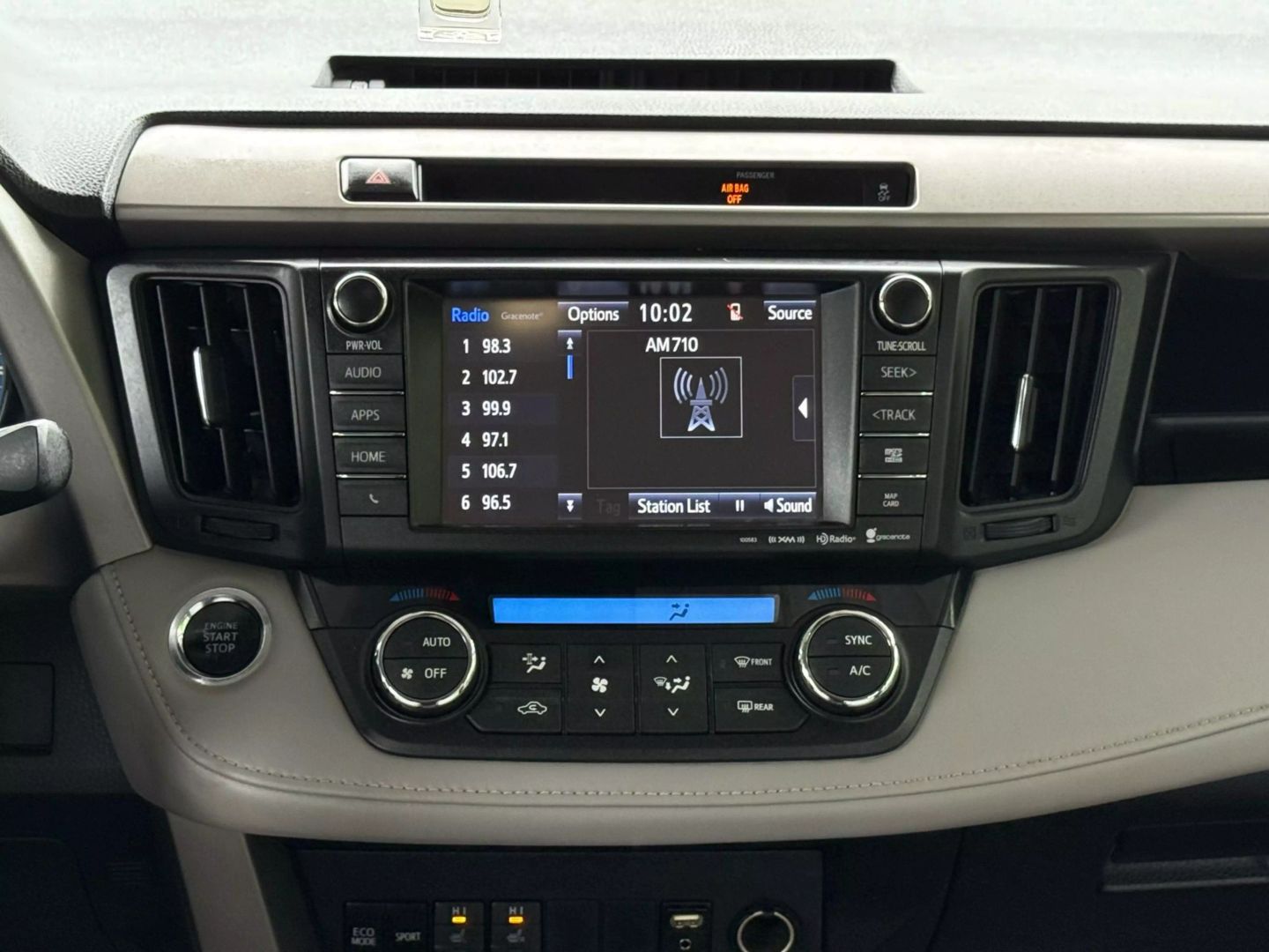 2016 Toyota Rav4 - Image 28