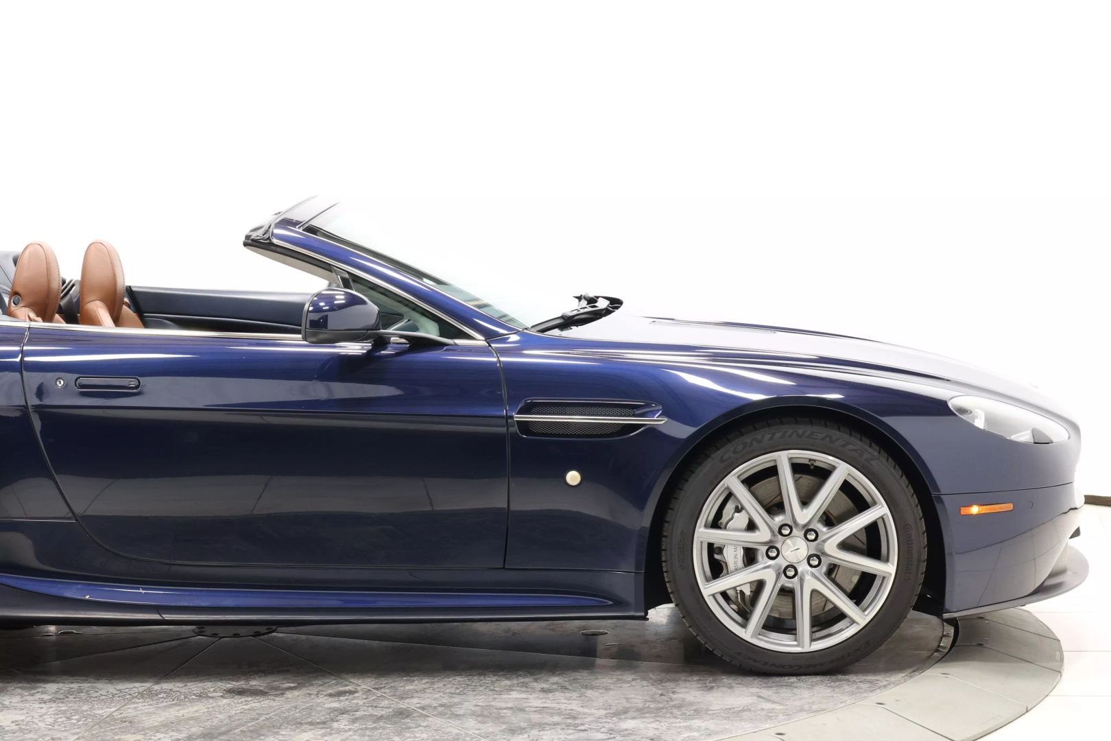 2014 Aston Martin Vantage - Image 55
