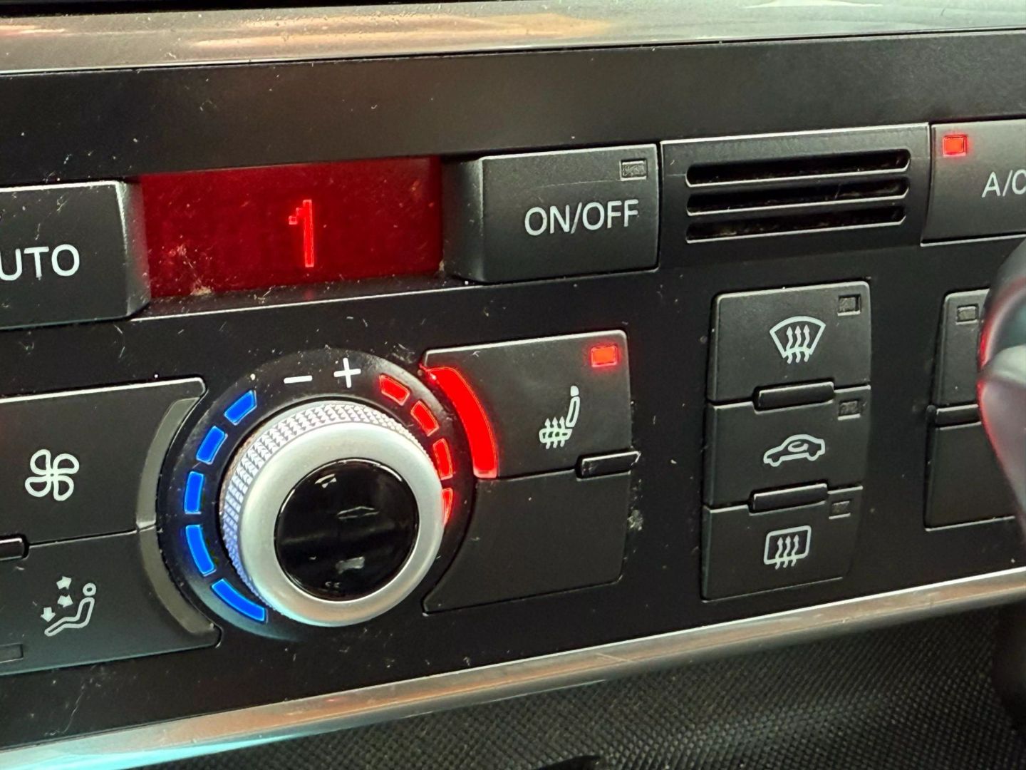 2015 Audi Q7 - Image 30