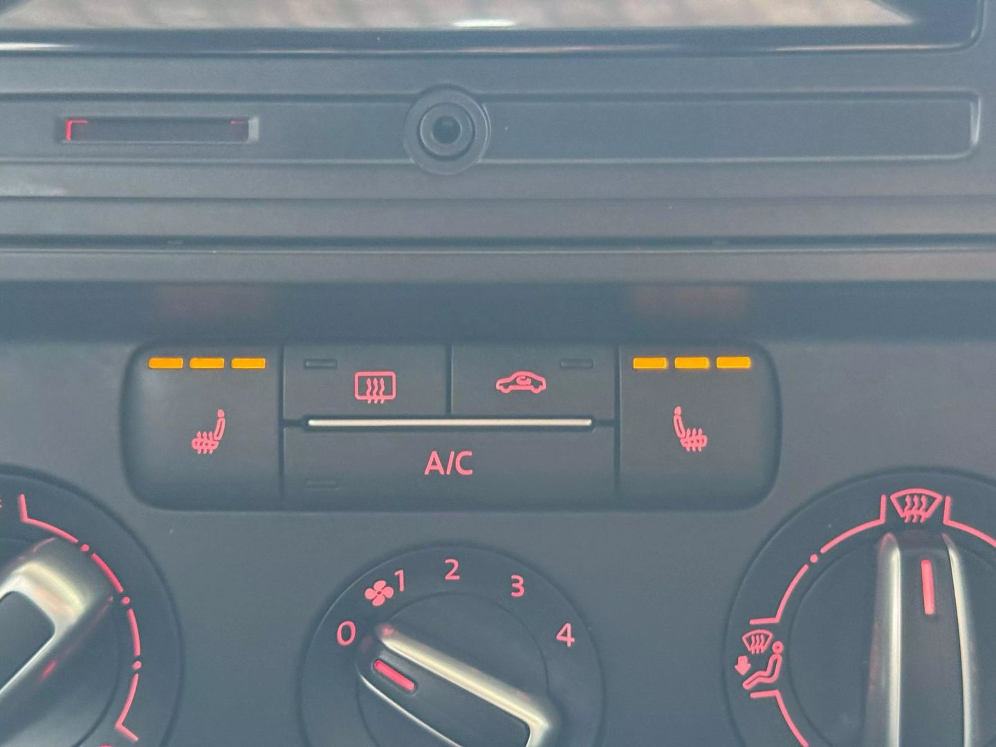 2018 Volkswagen Jetta - Image 29