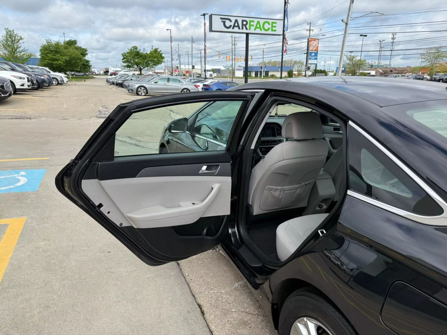 2016 Hyundai Sonata - Image 16